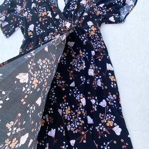 Torrid‎ Front-Split Black Floral V-neck Dress Flowy Boho Sz 1